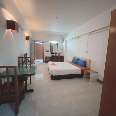 โรงแรมวินบางนา Win Bangna Hotel Banguecoque Exterior foto