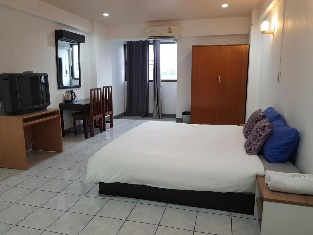 โรงแรมวินบางนา Win Bangna Hotel Banguecoque Exterior foto