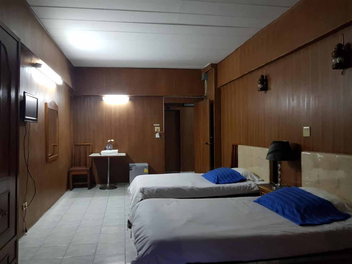 โรงแรมวินบางนา Win Bangna Hotel Banguecoque Exterior foto