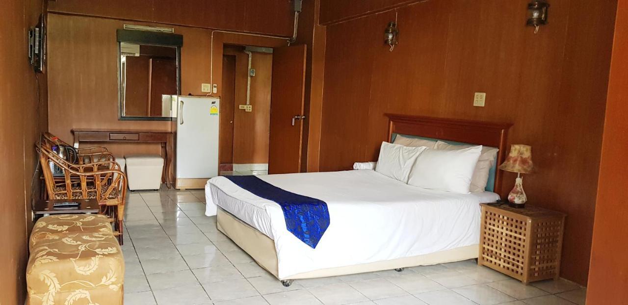 โรงแรมวินบางนา Win Bangna Hotel Banguecoque Exterior foto