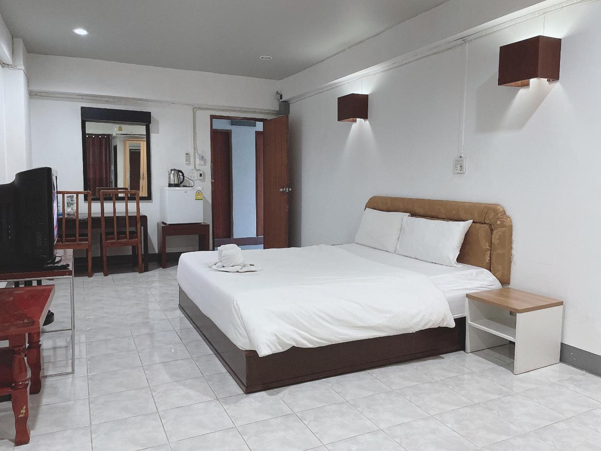 โรงแรมวินบางนา Win Bangna Hotel Banguecoque Exterior foto