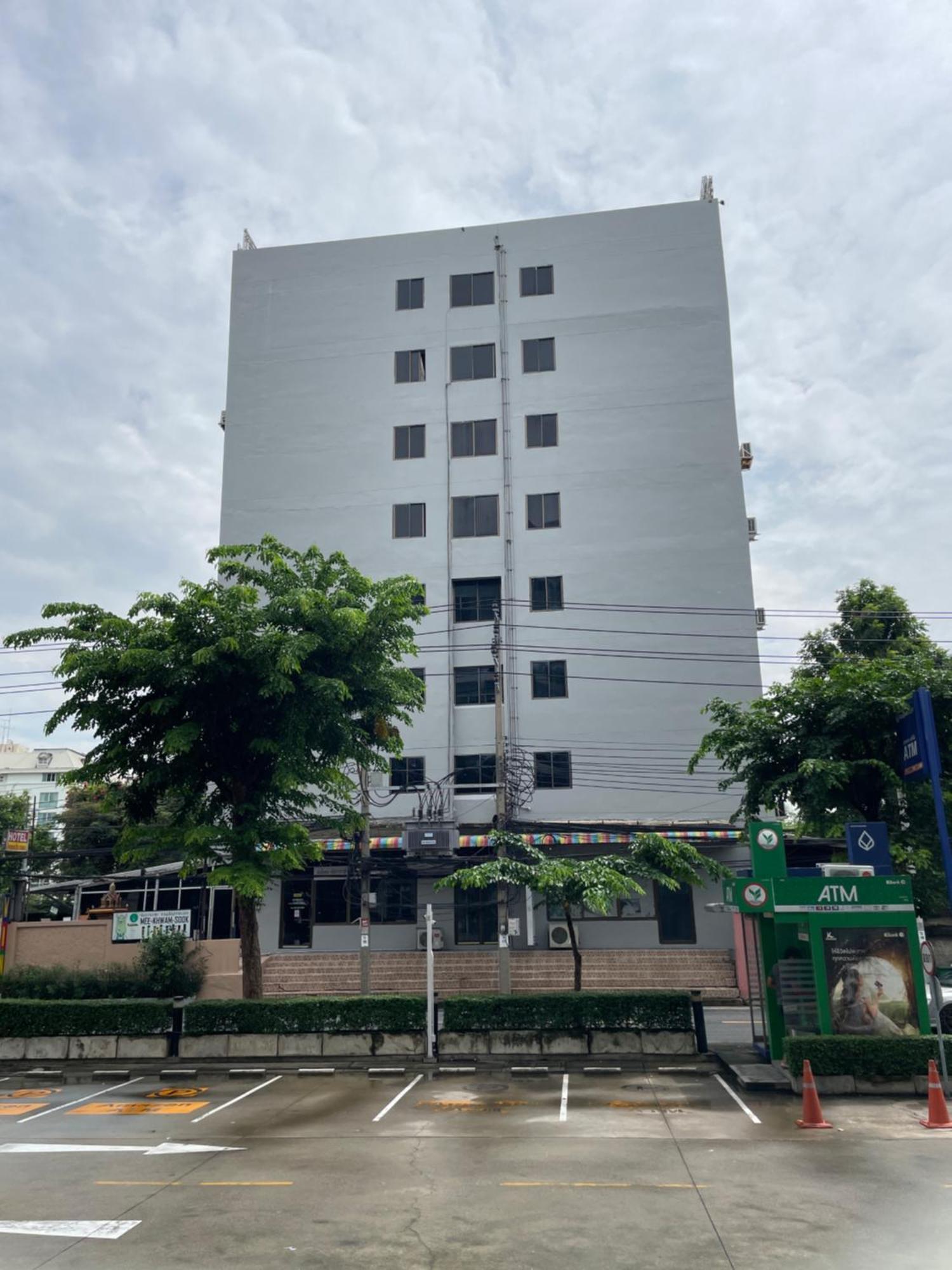 โรงแรมวินบางนา Win Bangna Hotel Banguecoque Exterior foto