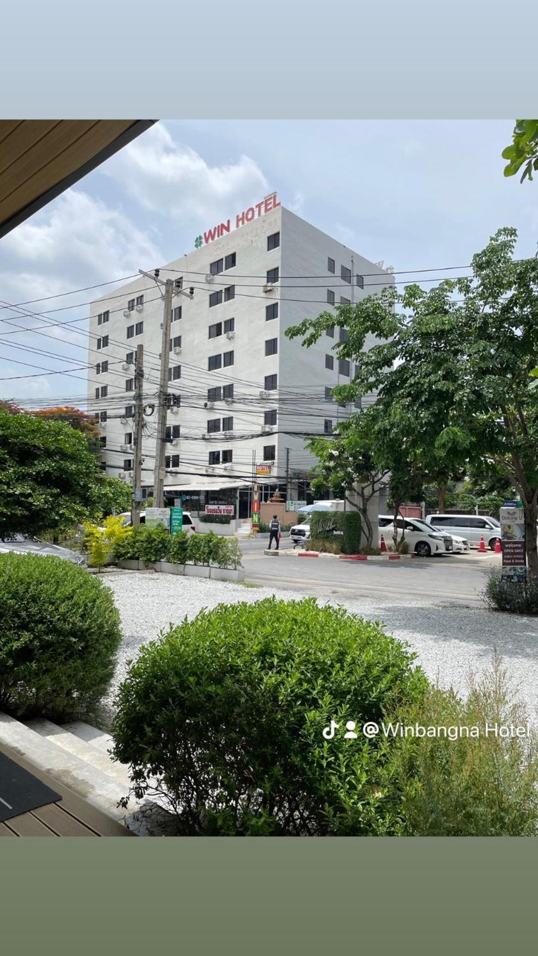โรงแรมวินบางนา Win Bangna Hotel Banguecoque Exterior foto