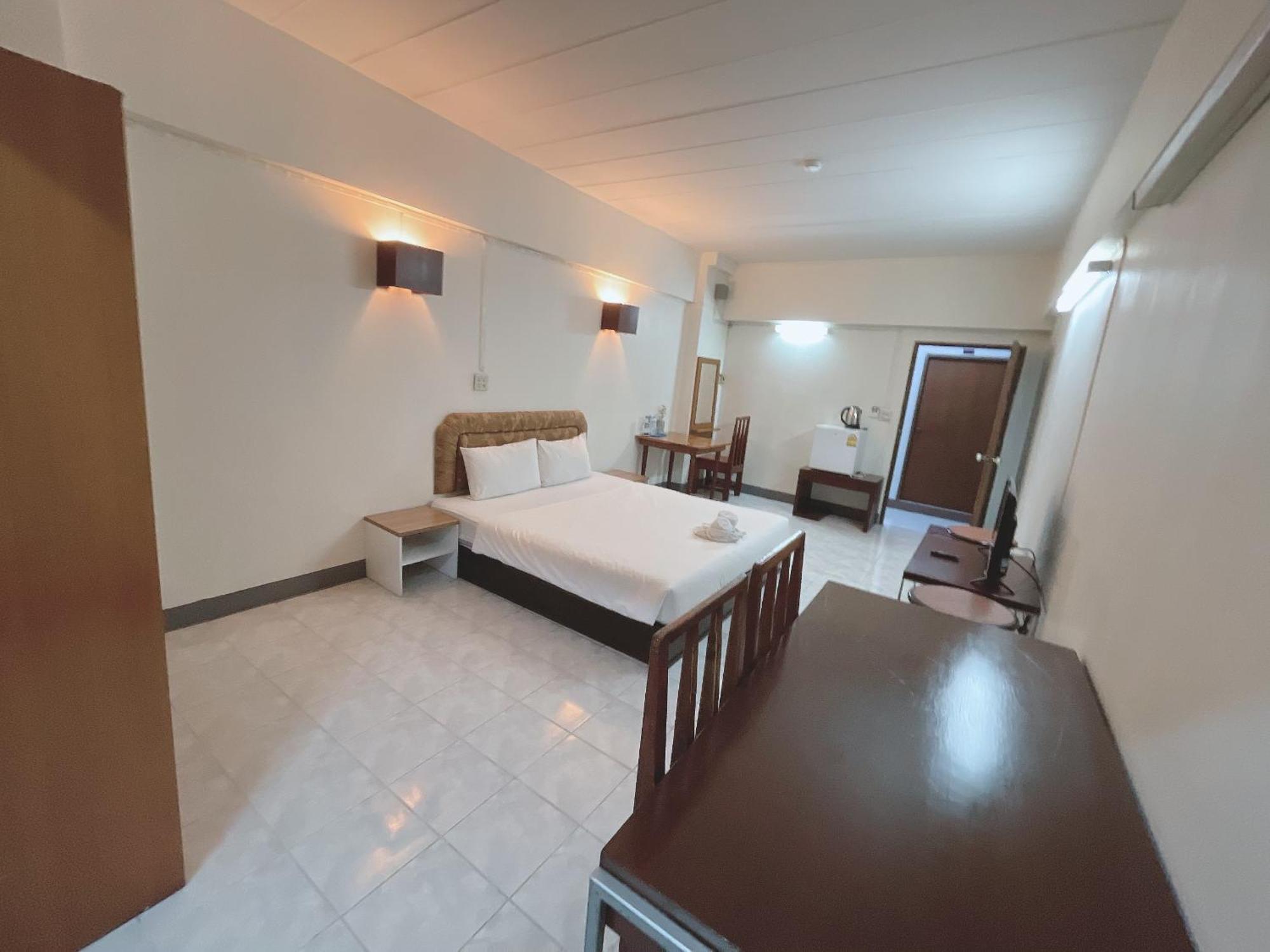 โรงแรมวินบางนา Win Bangna Hotel Banguecoque Exterior foto