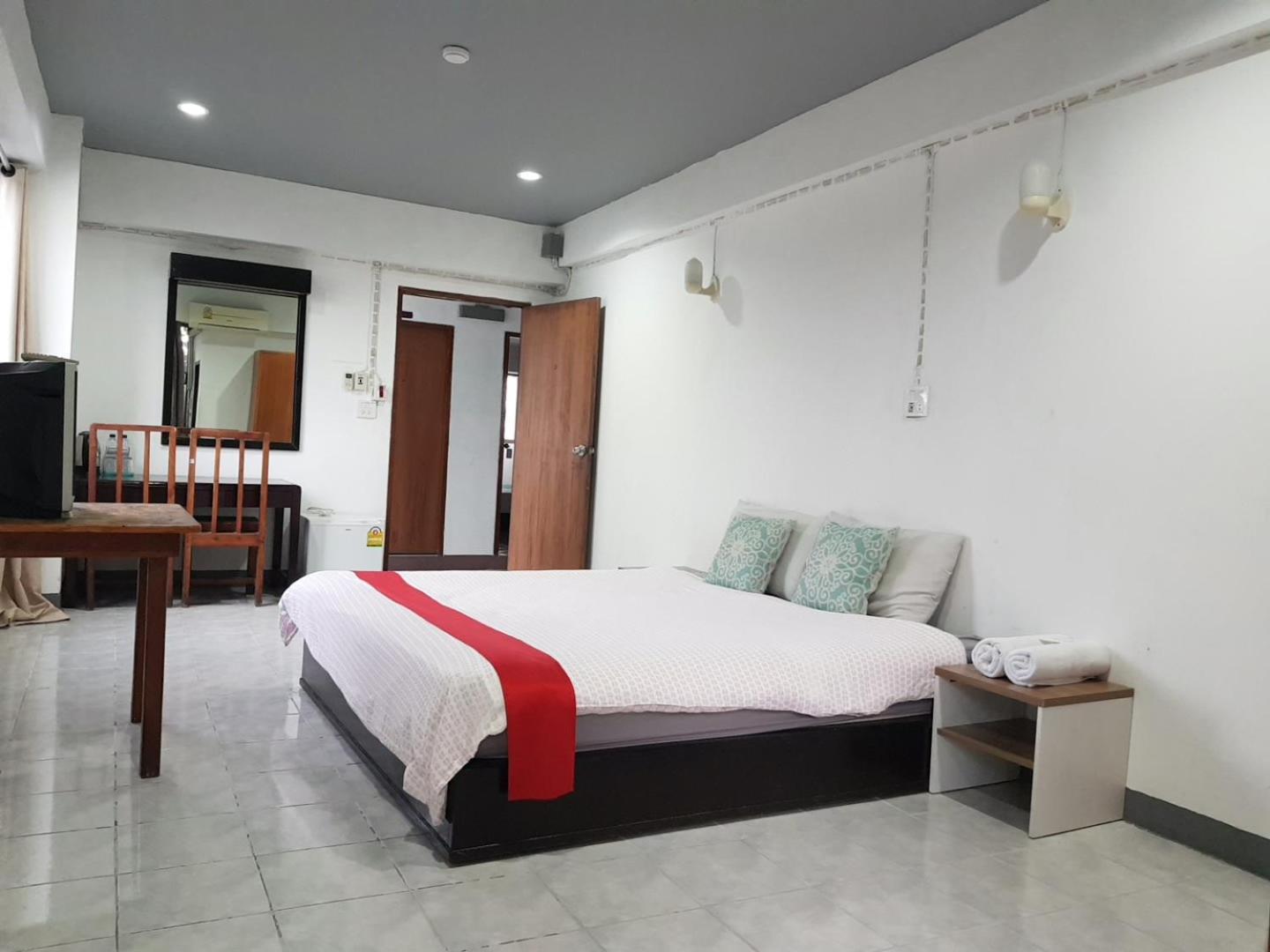 โรงแรมวินบางนา Win Bangna Hotel Banguecoque Quarto foto