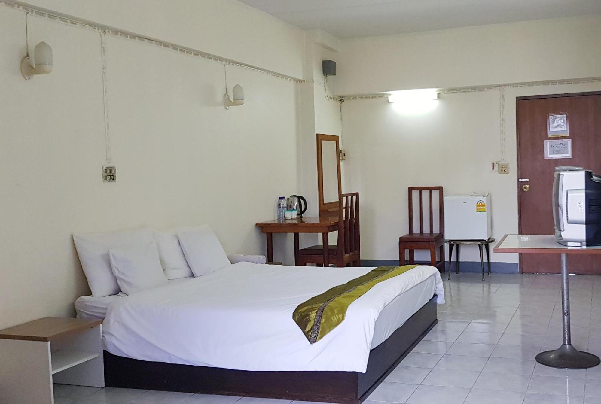 โรงแรมวินบางนา Win Bangna Hotel Banguecoque Quarto foto